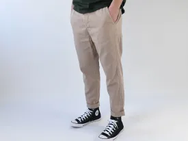 NEWTOWN TAPERED PANT. TAN