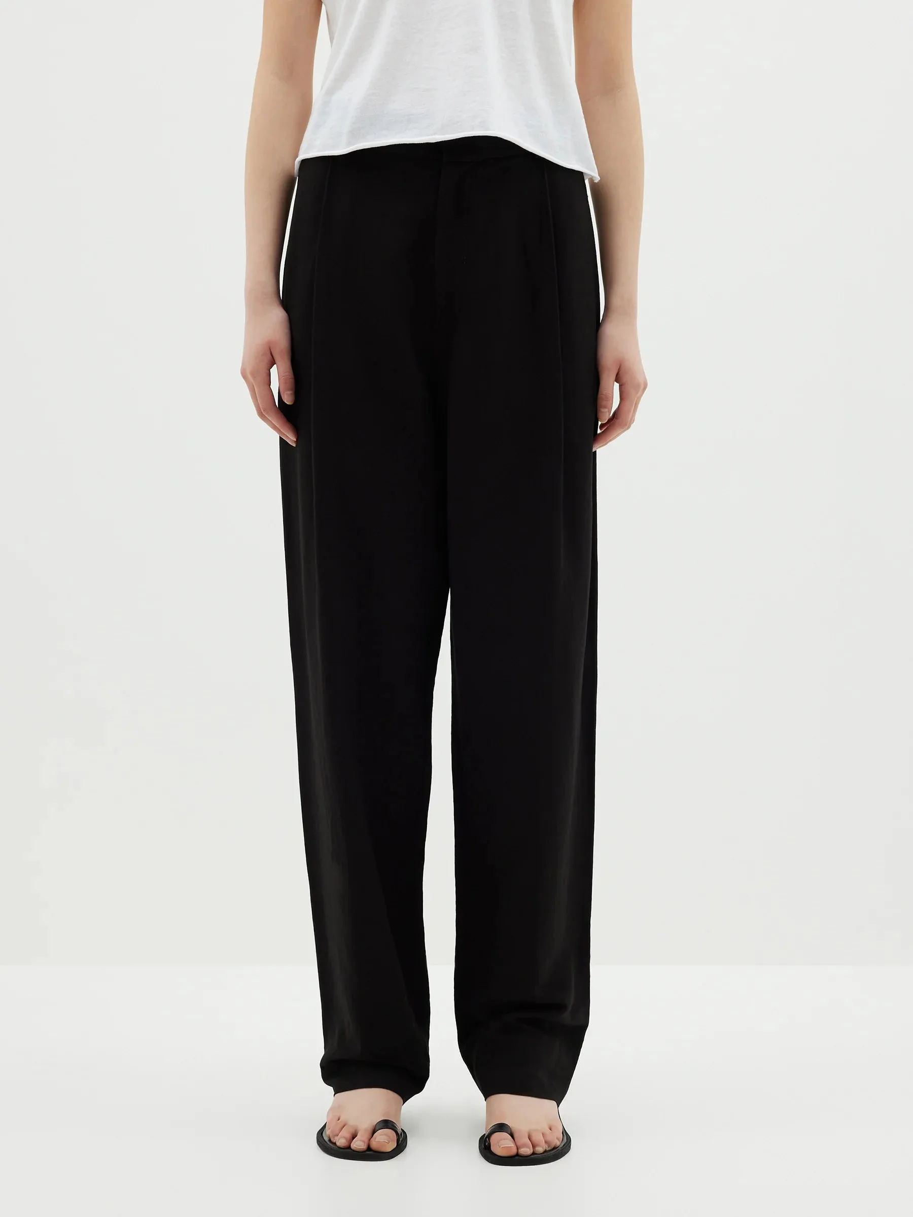 PLEAT FRONT LINEN PANT - BLACK