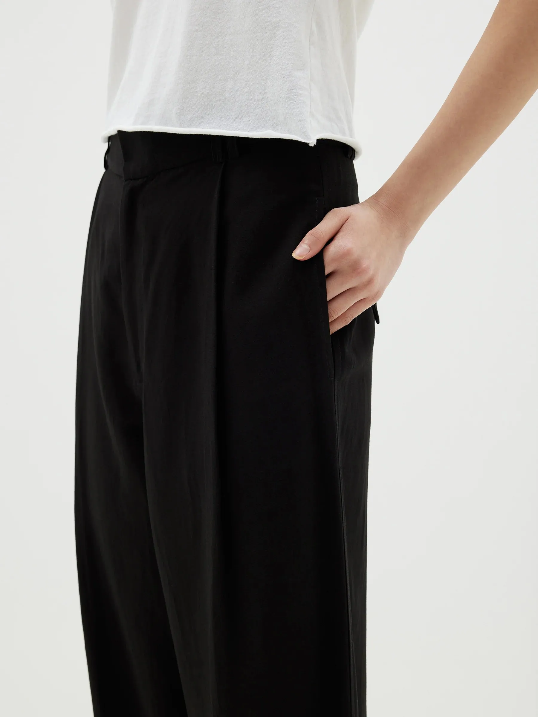 PLEAT FRONT LINEN PANT - BLACK